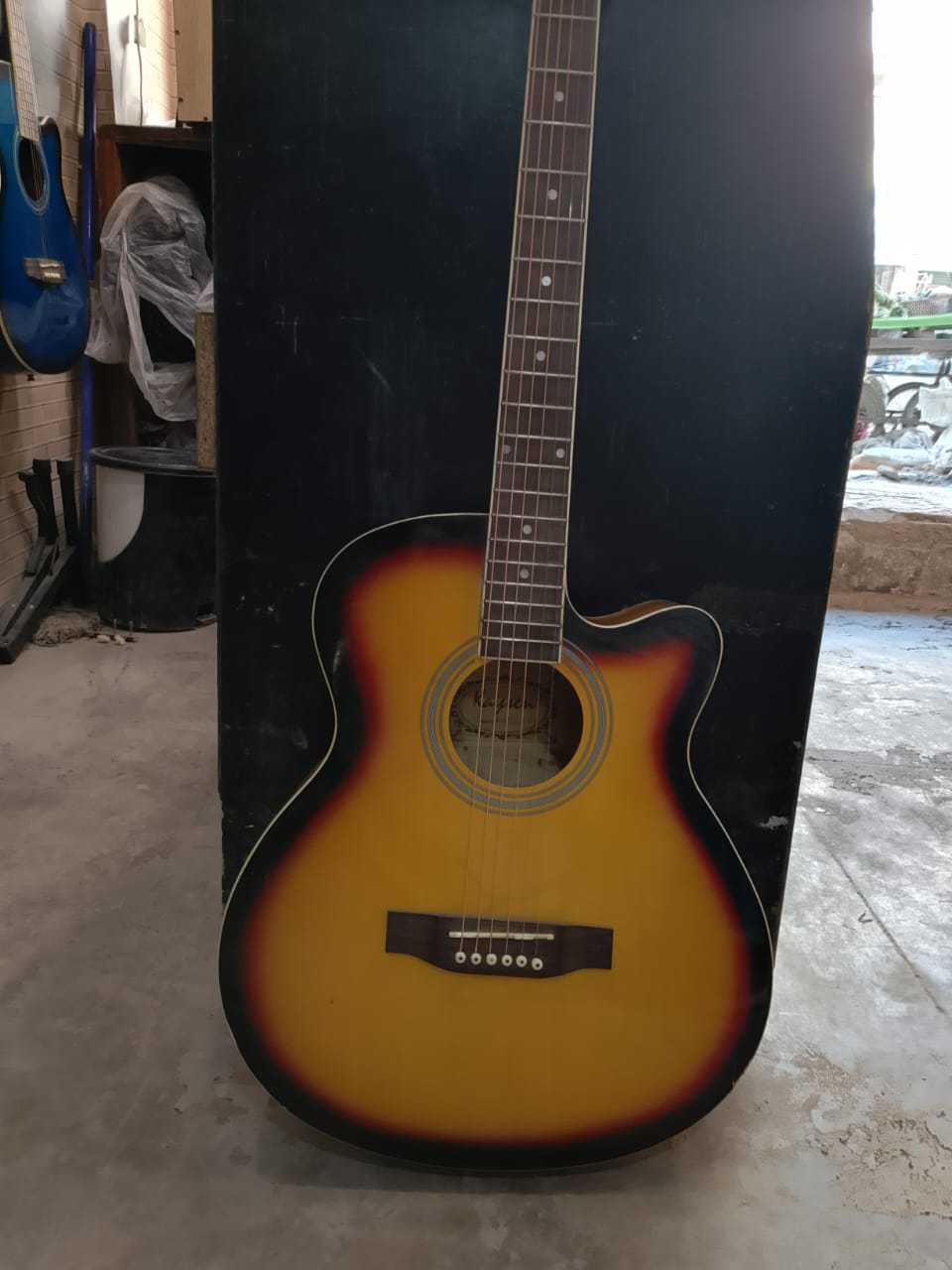 Acoustic Guitar 40" professional Mint condition (Used)